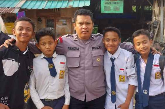 Bhabinkamtibmas Polsek Wanasalam Sambang Desa, Jalin Hubungan Baik Dengan Pelajar