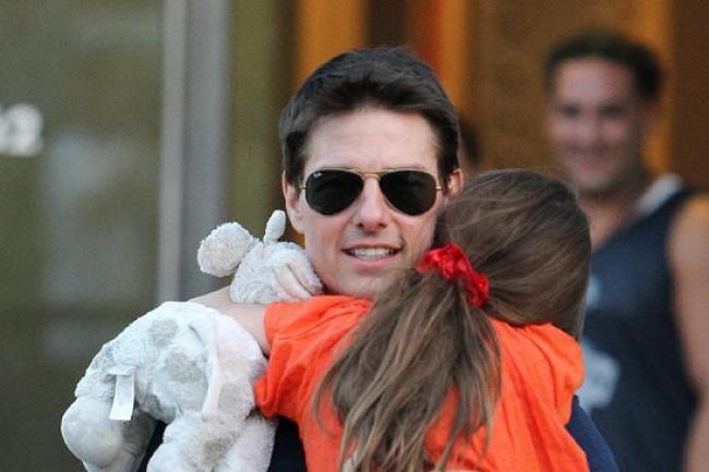 Kisah Pertemuan Terakhir Tom Cruise dengan Suri, Digendong Penuh Cinta