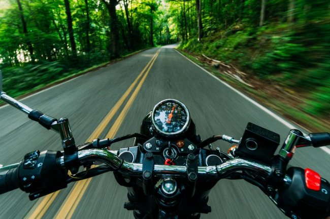 Tips Menghadapi Tanjakan saat Mengendarai Motor Kopling