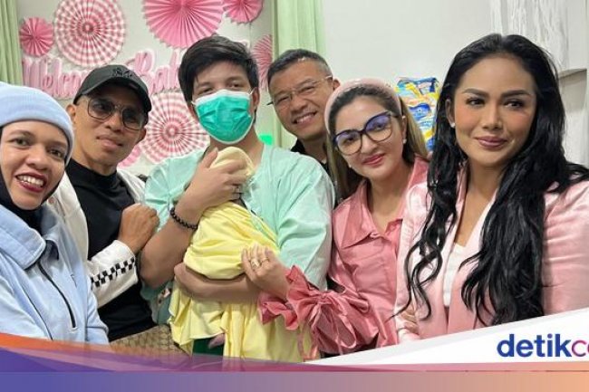 Kris Dayanti Ungkap Alasan Anak Kedua Aurel Lahir di Tanggal Cantik