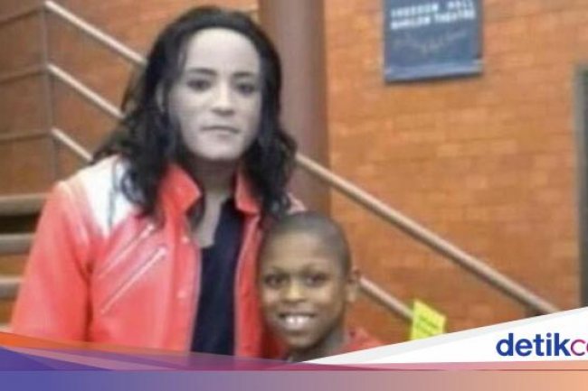Momen Kocak Foto Bareng, Dikira Artis Ternyata KW Super