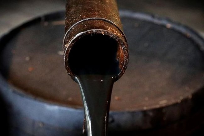 Produksi Cetak Rekor! Harga Minyak Jatuh Lagi