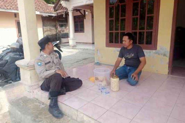 Bhabinkamtibmas Polsek Rangkasbitung Polres Lebak Sapa Warga Kelurahan Cijoro Pasir