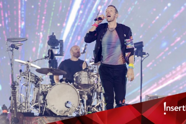 Pulang ke AS, Chris Martin Sujud di Bandara Indonesia