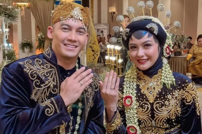 Revalina S Temat Pamer Cincin Nikah dan Acara Siraman, ’Jangan Bercerai Bunda’