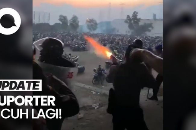 Momen Kericuhan Suporter Seusai Gresik United Dikalahkan Deltras FC