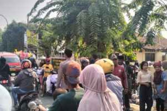 Polsek Pontang Polres Polres Serang GaturĀ  Lalin Pagi Depan Pasar