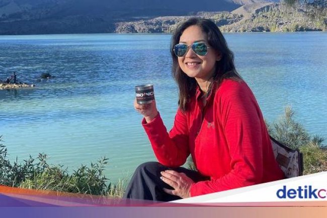 Ira Wibowo Pamerkan Budaya Indonesia di Menara Eiffel, Buat Turis Terpukau