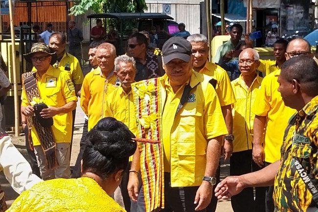 Kucurkan Miliaran Rupiah ke Flotim dan Lembata, Lalu Bagaimana Sikka? Ini Kata Melchias Mekeng!