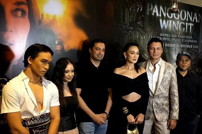 Sinopsis Film Panggonan Wingit, Dibintangi Luna Maya dan Christian Sugiono