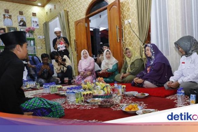 Yenny Wahid Pesan Relawan Santrine Abah Ganjar Berkampanye dengan Hati