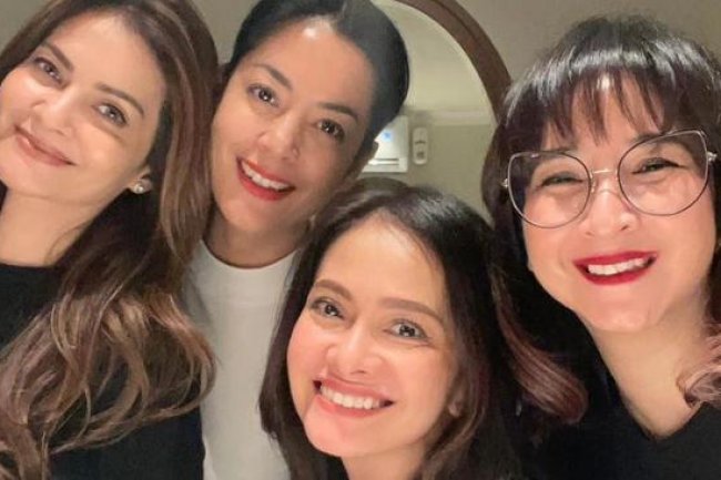 5 Potret Lulu Tobing Bareng 'Geng Gadis Sampul' yang Awet Muda