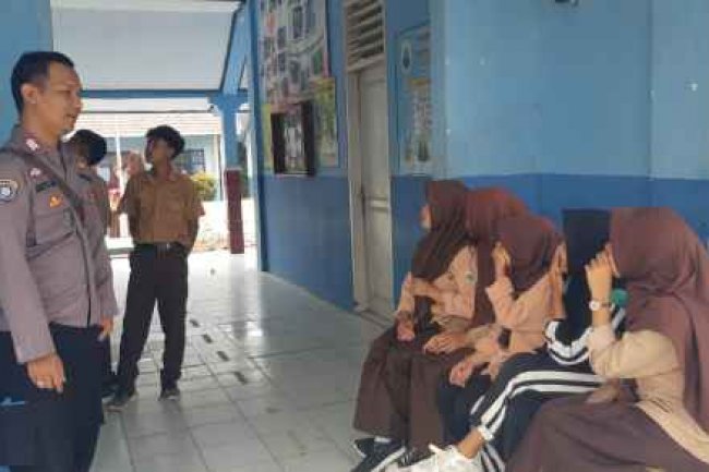 Bhabhinkamtibmas Polsek Cikulur Polres Lebak Sampaikan pesan Kamtibmas