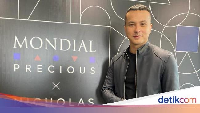 Gokil! Nicholas Saputra Diam saat Live Instagram Tembus 10 Ribu Penonton