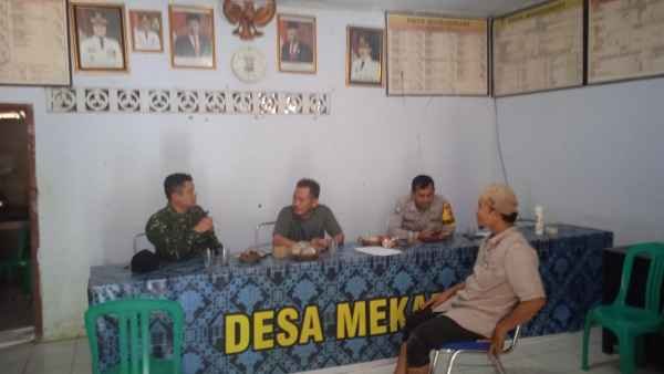 Bhabinkamtibmas Polsek Bojongmanik Polres Lebak Sambangi Perangkat Desa