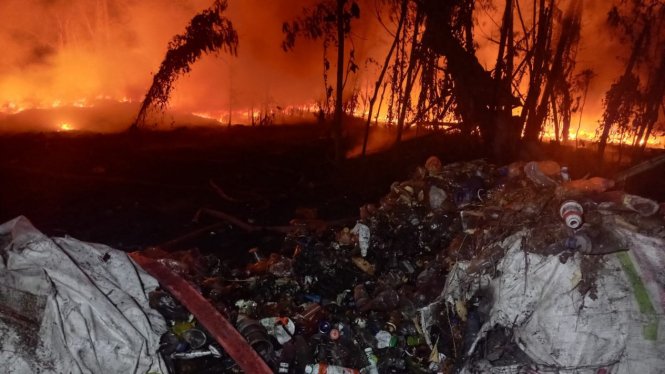 Bakar Sisa Sampah, Gudang Rosokan di Mojoagung Jombang Terbakar Kerugian Capai Ratusan Juta