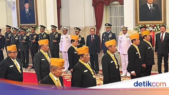 Jokowi Lantik Dewan Pimpinan dan Pertimbangan Legiun Veteran RI