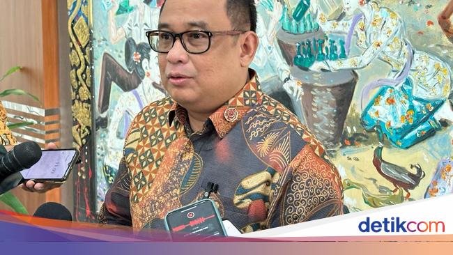 Jokowi Akan Tandatangani Keppres Pemberhentian Sementara Firli Malam Ini