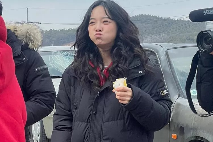 Kim Sejeong Terlihat Geli Dengan Tim Salah Satu Peserta dari Indonesia di Universe Ticket, Netizen: Emang Sih Dia...