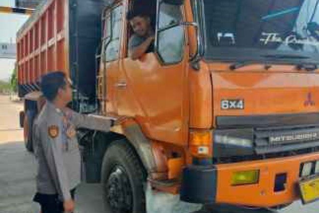 Polsek KSKP Banten Polres Cilegon Pengecekan Muatan Kendaraan Di Pelabuhan