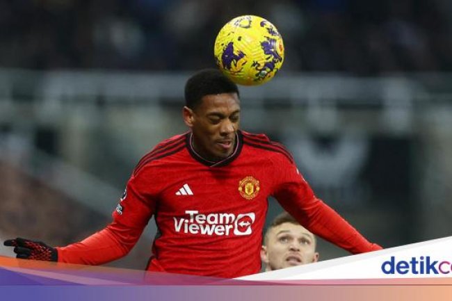 Ribut-ribut Kecil Martial dan Ten Hag di Laga Newcastle Vs MU