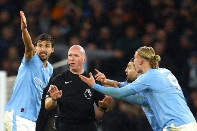 Kronologi Keputusan Kontroversial Wasit di Laga Man City vs Tottenham