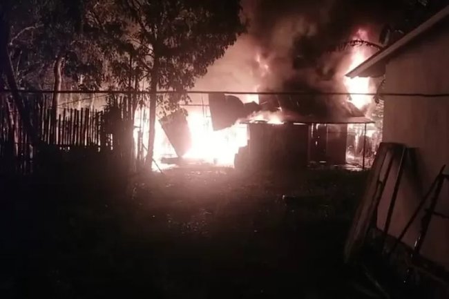 Warga Bati Bati Panik, Dua Rumah di Desa Padang Jadi Arang