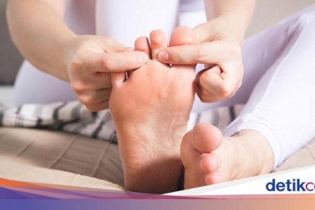 Telapak Kaki Seperti Tertusuk saat Bangun Tidur, Apa Penyebabnya Dok?