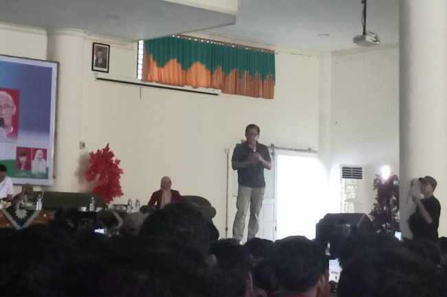 Rocky Gerung Ungkap Peristiwa Miris, di Lombok Utara Sejumlah Ibu Hamil Melahirkan di Jalan