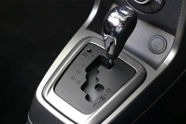 Mengenal 7 Penyebab Transmisi Mobil Matik Terasa Menyentak