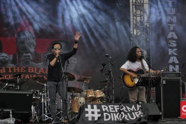 Panggung 'Bongkar' Kritik Politik Dinasti dan Desak Usut Kasus HAM