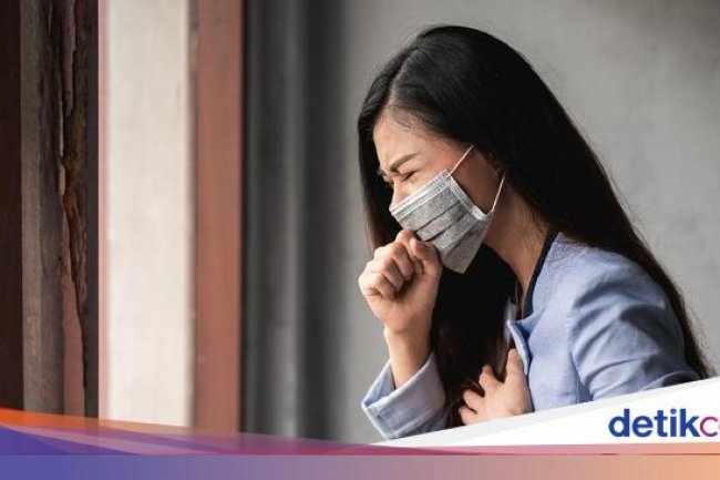 Batuk-batuk di Tengah Lonjakan COVID-19? Wajib Swab Jika Begini