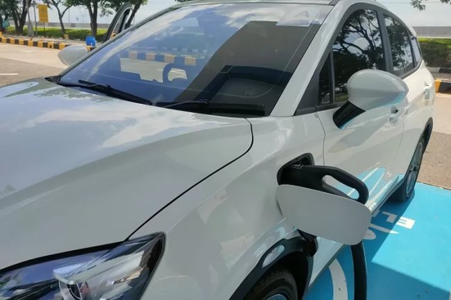 Mobil Neta V Diklaim Kuat Terjang Banjir sampai Kedalaman 1,5 Meter