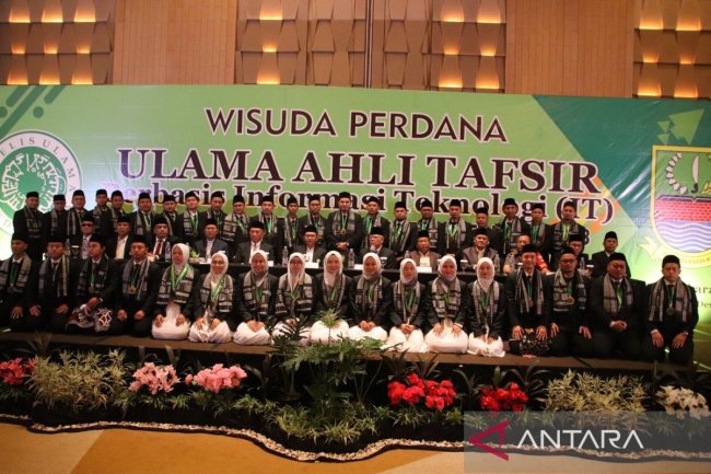Pemkab Bekasi wisuda 39 orang ulama ahli tafsir berbasis informasi teknologi