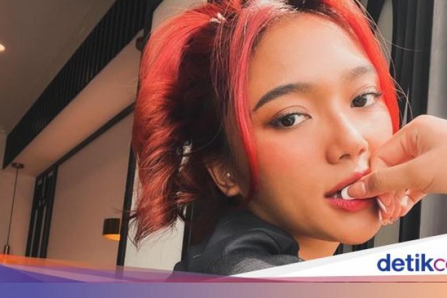 Gaya Marion Jola Pakai Baju Crop Top Pamer Tato di Pinggang, Bikin Terpana