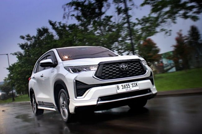 10 Mobil Hybrid Paling Laku November 2023