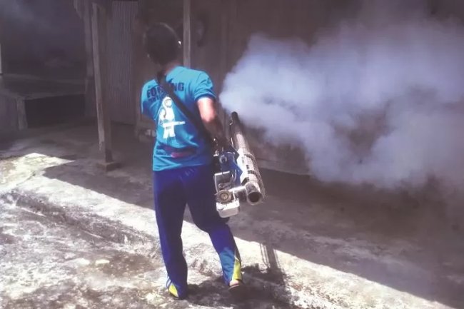 Cegah Demam Berdarah, Puskesmas Geger, Bangkalan, Lakukan Fogging di Daerah Rawan Jadi Sarang Nyamuk
