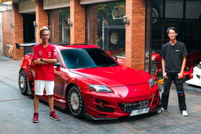 Mobil Sport Modifikasi Jadi Hadiah Pembelian Kaos
