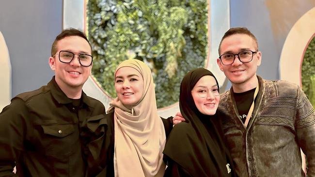 5 Potret Kebersamaan Fadli dan Fadlan Bareng Keluarga, Anaknya juga Kembar Lho