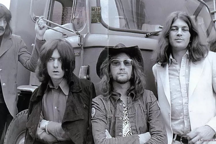 Lagu Deep Purple “Smoke On the Water” Terinspirasi dari Peristiwa Kebakaran Sungguhan