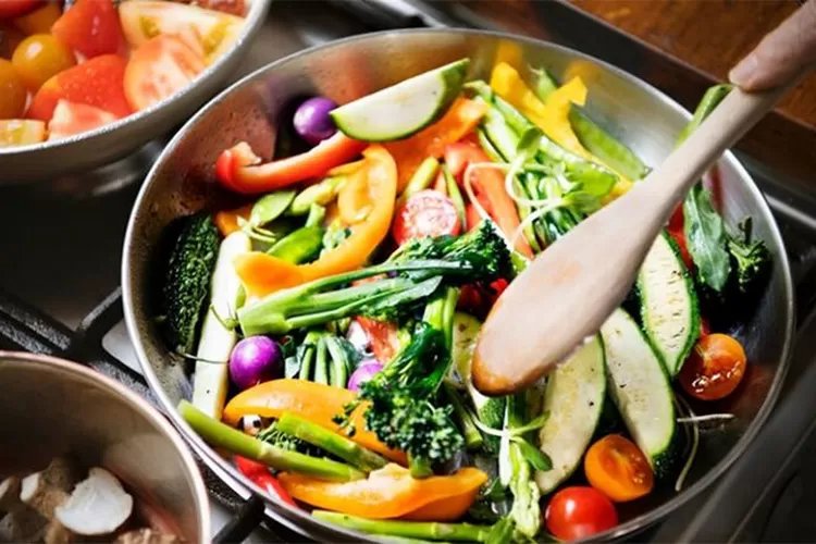 Weekend Pengen Makan Sehat? Yuk, Intip 3 Resep Makanan yang Aman untuk Penderita Kolesterol