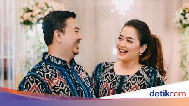 14 Tahun Pernikahan Vega Darwanti dan Suami Tenang Meski LDR