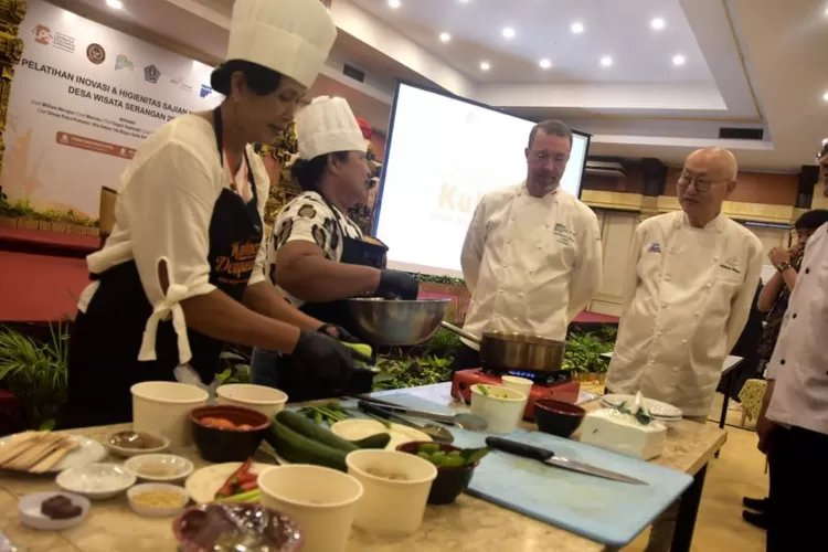 Hadirkan Master Chef Internasional,  200 Warga Serangan Ikuti Pelatihan Inovasi dan Higenitas Sajian Kuliner