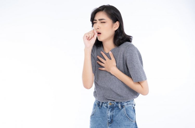 Tenggorokan Gatal dan Batuk Berdahak? Ini 8 Penyebab dan Cara Mengatasinya