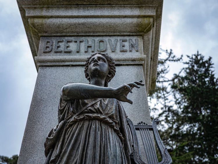 Peristiwa 16 Desember: Kelahiran Ludwig van Beethoven, Komposer Legendaris Asal Jerman yang Tunarungu