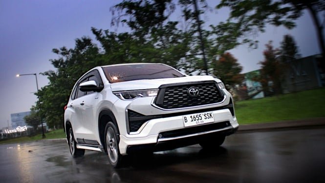 10 Mobil Hybrid Paling Laku November 2023