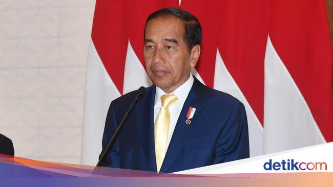 Jokowi Akui Nyaman Pakai Dasi Kuning saat Pergi ke Jepang