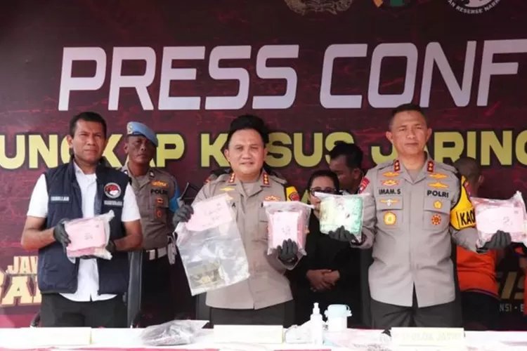 Polisi Surabaya Ringkus Pasutri Kurir Sabu Sindikat Internasional, Dibayar Rp 100 Juta Sekali Kirim