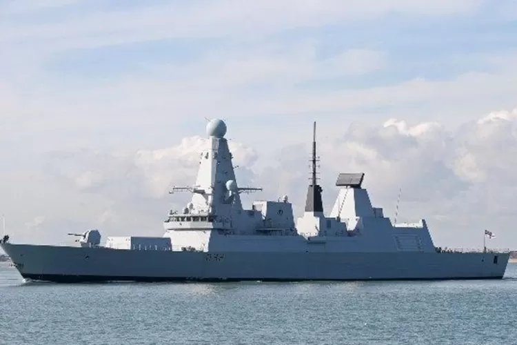 Kapal Perusak HMS Diamond Memasuki Medan Perang untuk Memperkuat Gugus Tugas Internasional, Melindungi Jalur Perdagangan di Laut Merah dan Teluk Aden
