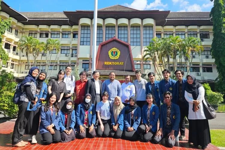 5 Mahasiswa dari Fukushima Medical University Jepang Ikut Program KKN Internasional Universitas Mataram